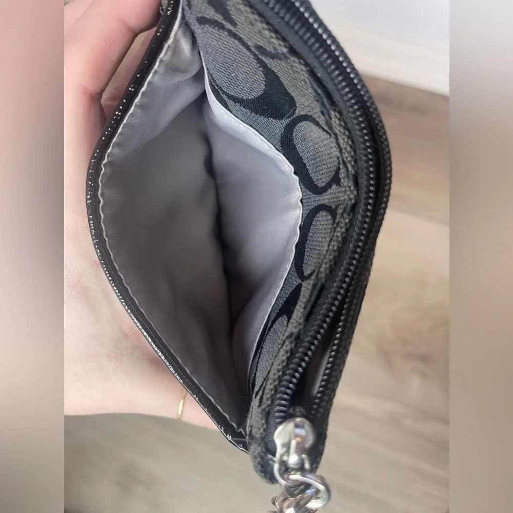 Black coach wristlet - Picture 5 of 6